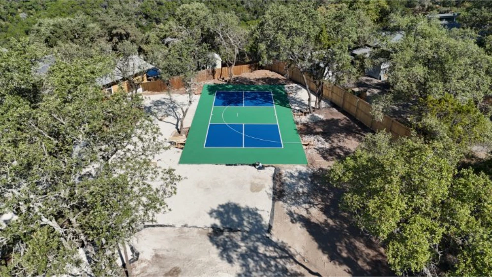 austin-backyard-pickleball-court-blue-green-finish-768x432