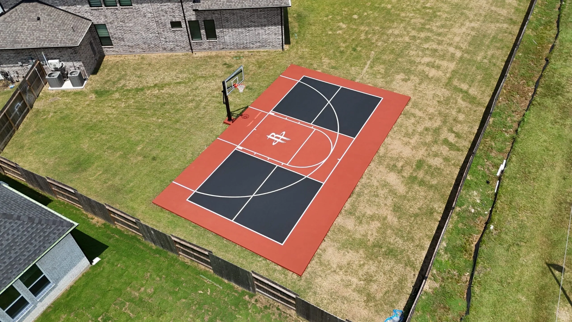 backyard-basketball-and-pickleball-court-scaled