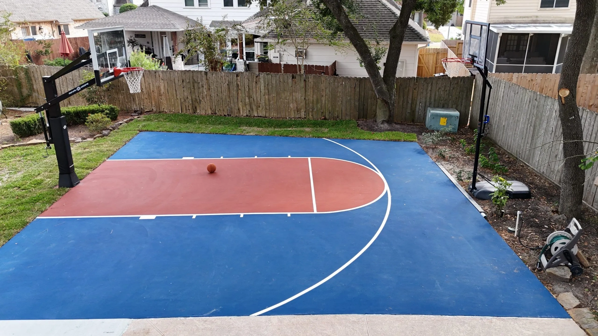 backyard-mini-shooting-pad-kingwood-red-blue-scaled