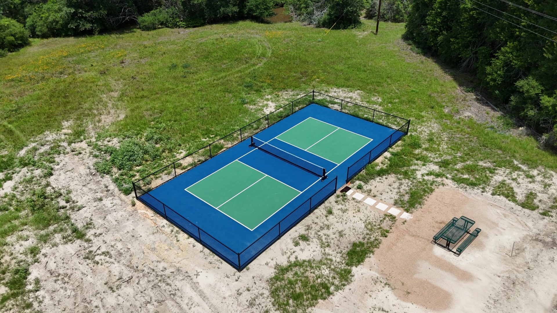 custom-backyard-pickleball-court-construction-burton-texas