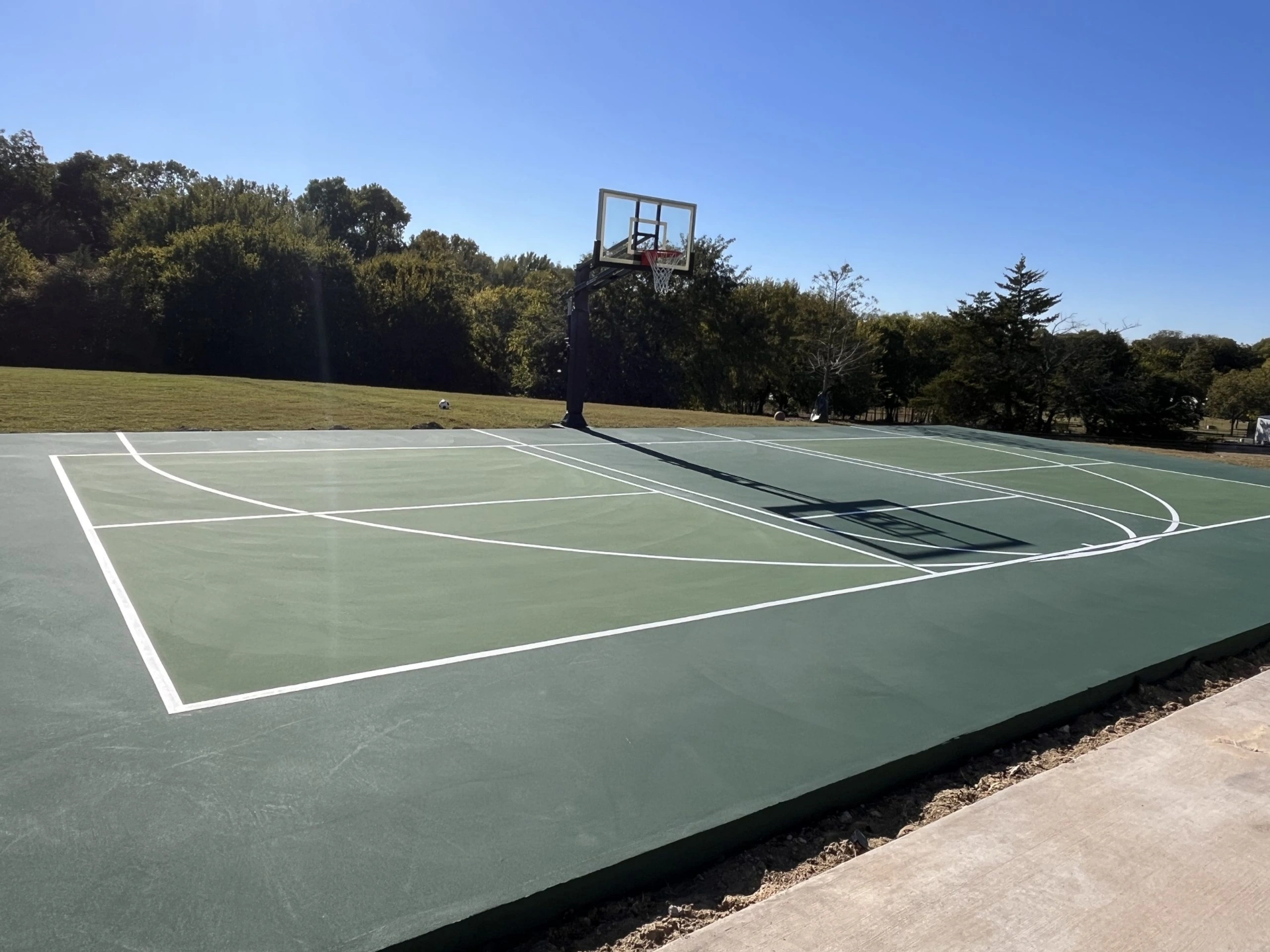 dallas-backyard-pickleball-and-basketball-court-scaled