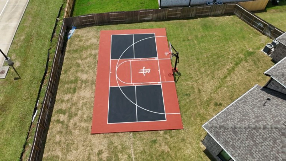 houston-rockets-themed-backyard-court-768x432