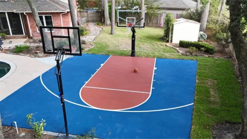 kingwood-backyard-mini-court-red-blue-hoop-768x432