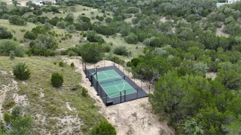 outdoor-basketball-and-pickleball-retreat-texas-768x432