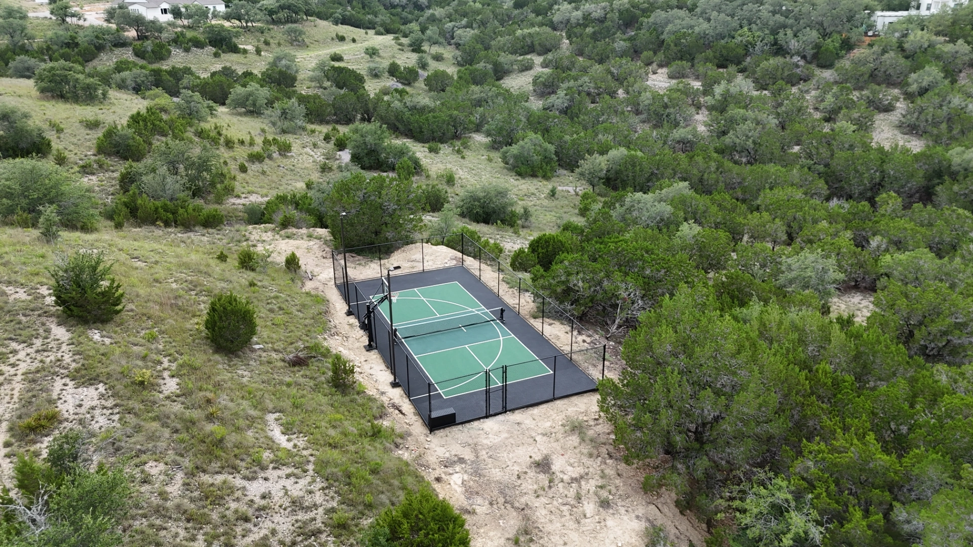 outdoor-basketball-and-pickleball-retreat-texas