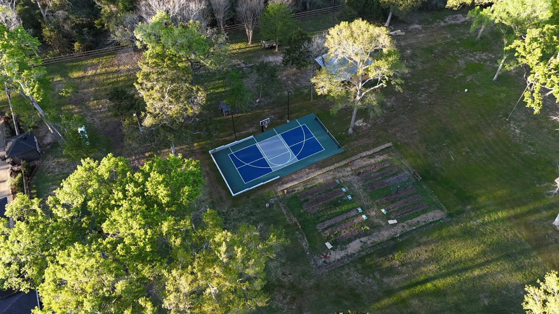 outdoor-basketball-court-backyard-installation-scaled