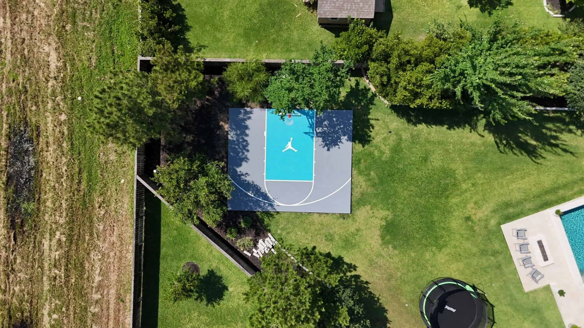residential-outdoor-basketball-court-installation