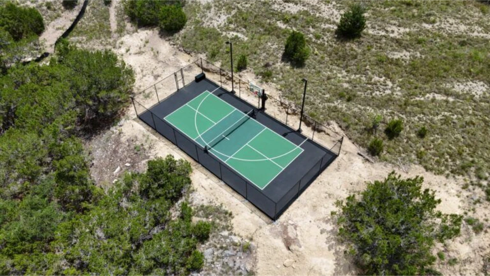 texas-hill-country-basketball-and-pickleball-court-768x432