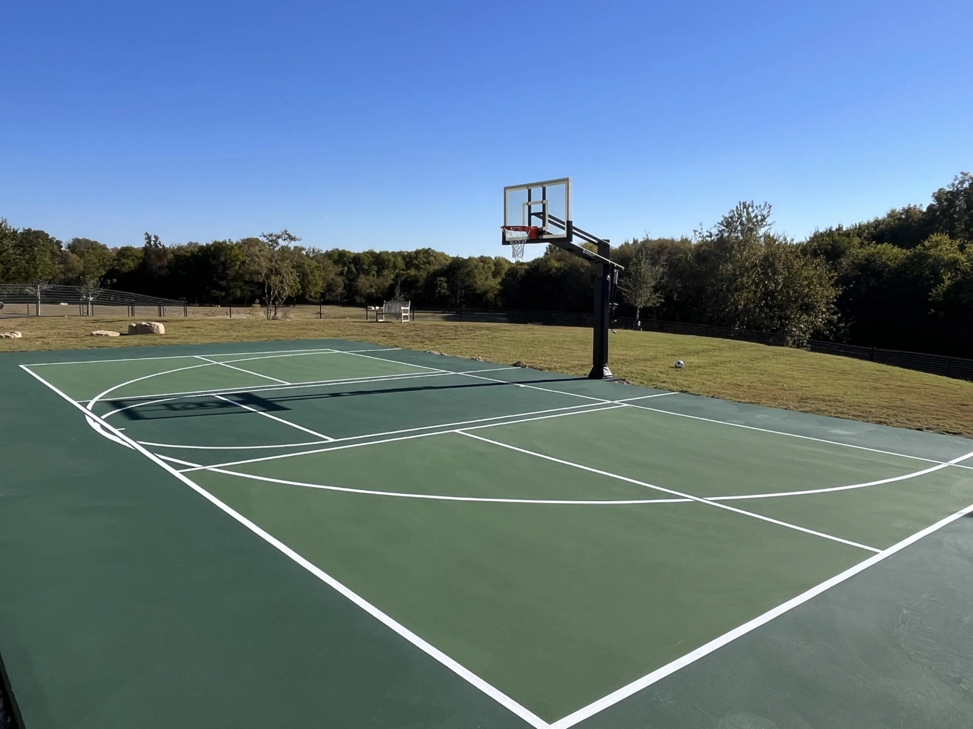 tournament-green-basketball-and-pickleball-court-dallas-scaled