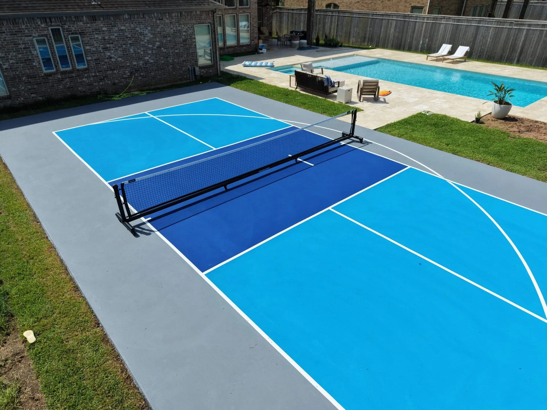 poolside-multi-sport-court-missouri-city-scaled